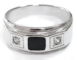 Ювелирное кольцо из серебра,вставка оникс,фианиты