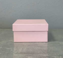 Квадратная коробка 18х9см .Цвет;нежно розовый . Распродажа остатков .
