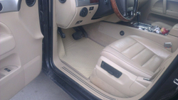 Автоковрики для VW Touareg, I  (2002-2006) Крепеж - "Столбики"