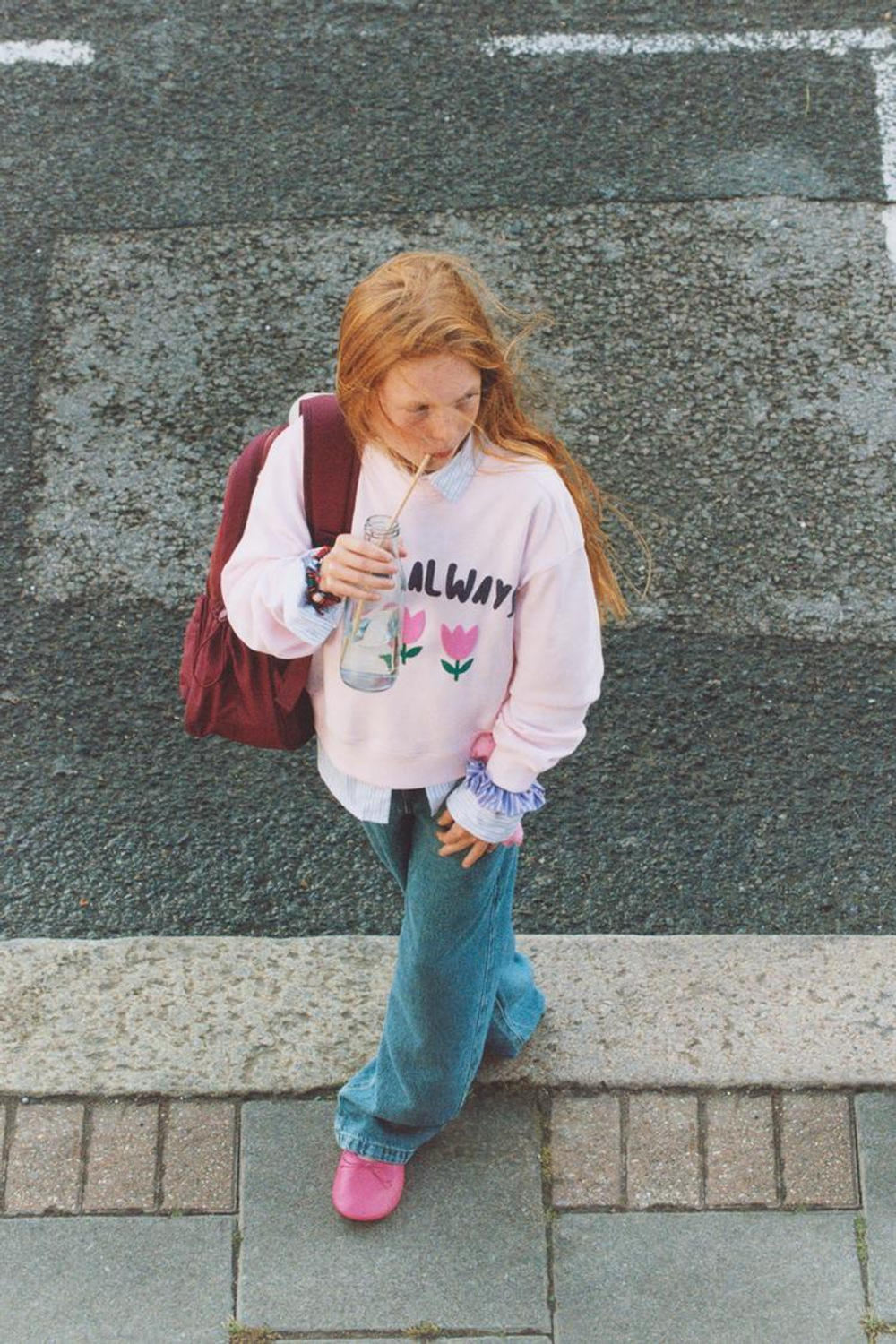 ZARA ТОЛСТОВКА С ПРИНТОМ, РОЗОВЫЙ