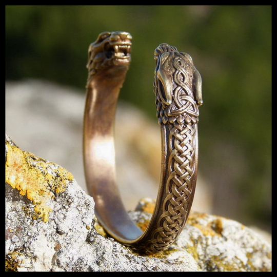 Браслет "Кельтские волки" авторская работа , латунь