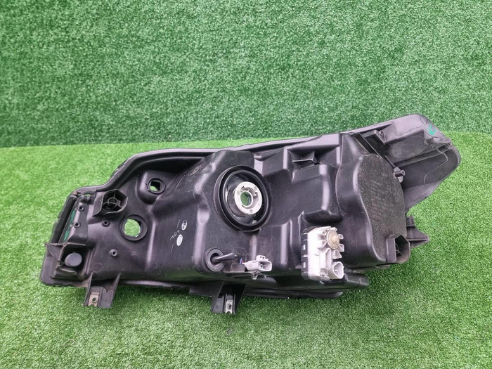 Фара правая Suzuki Vitara 2 (2014-2024) LED