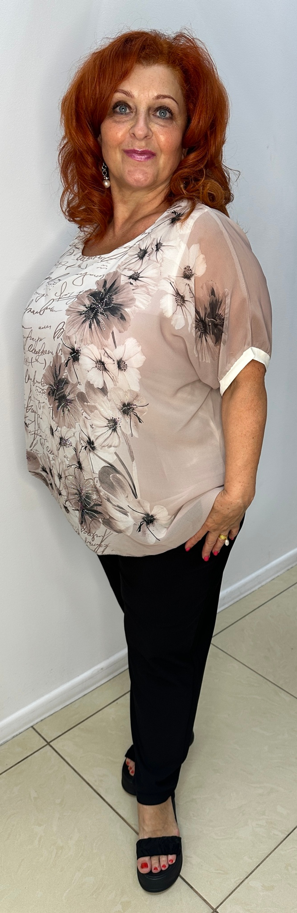 Двойка: белая майка + легкое шифоновое пончо