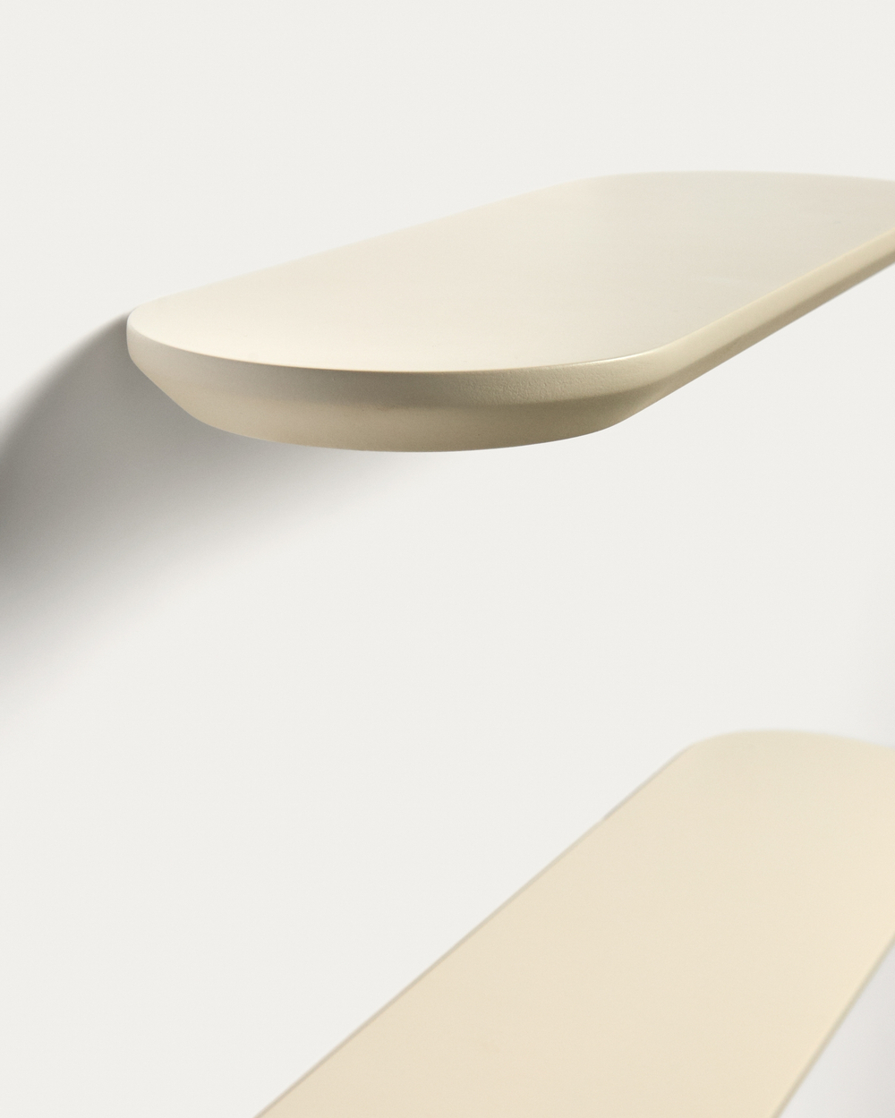 Комплект из 2 полок Arely из МДФ с бежевым лаковым покрытием, 35 см/55 см