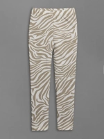 Бежевый костюм для девочки на осень