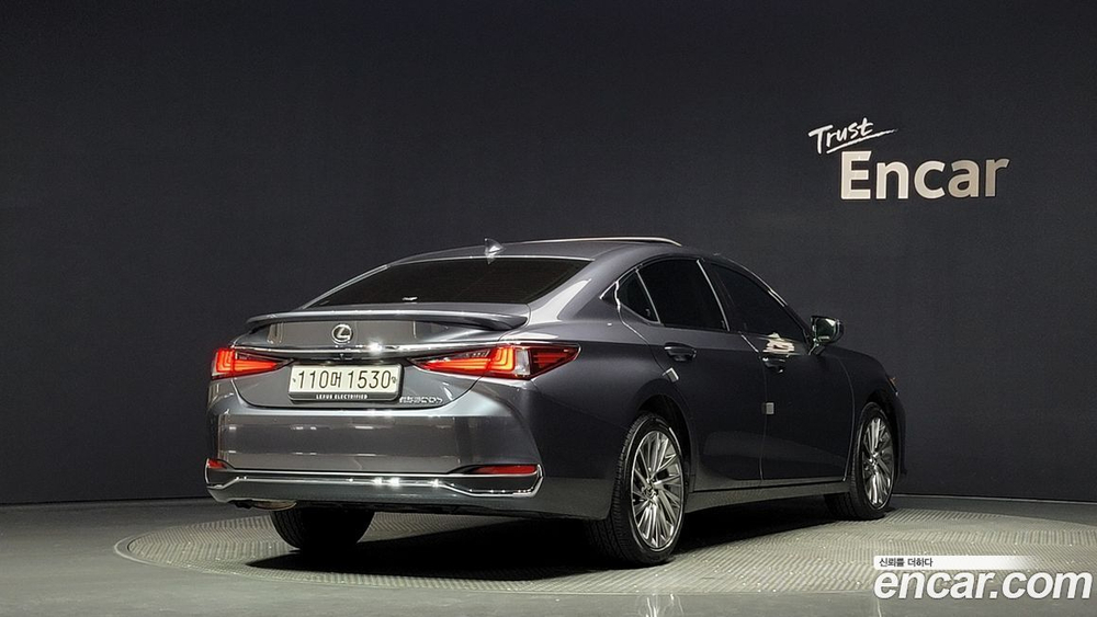 Lexus ES300h 7 Generation Executive (02.2024)
