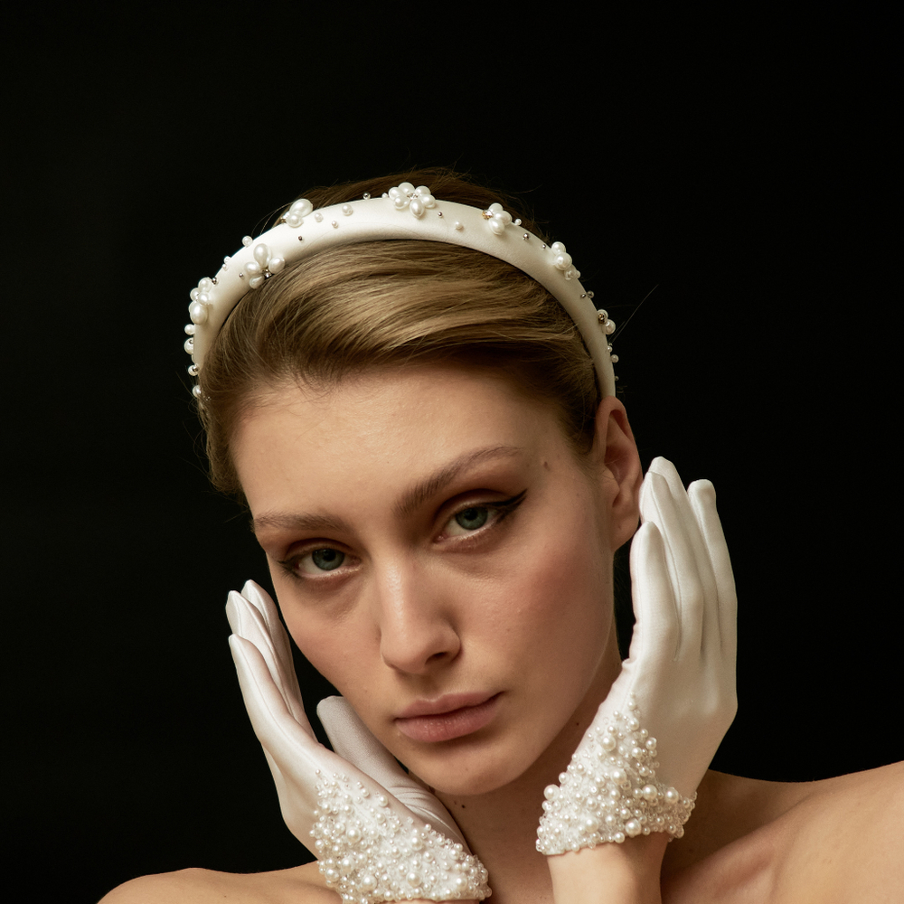 Перчатки кокроткие с жемчужной россыпью