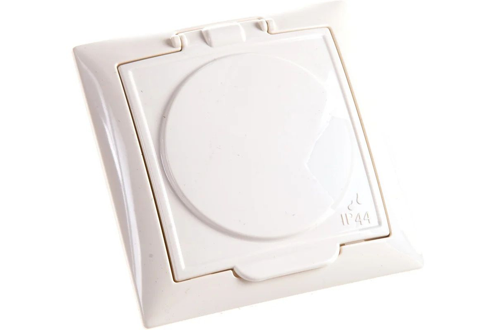 Розетка 1-м СП Селена РС16-426 защ. шторки с заземл. IP44 бел. Кунцево 8117