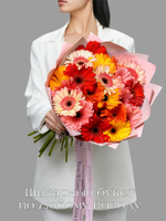 Букет из 21 герберы в,  дизайнерском оформлении, на стеблях, высота 45см