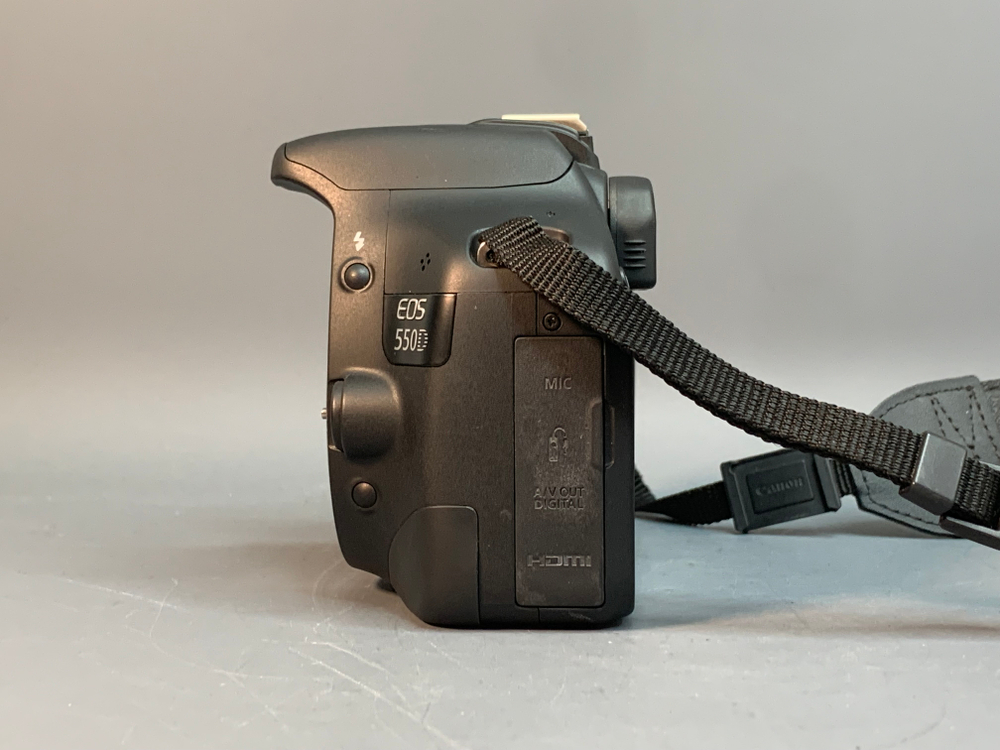 Canon EOS 550D Kit 18-55mm 550 Кадров
