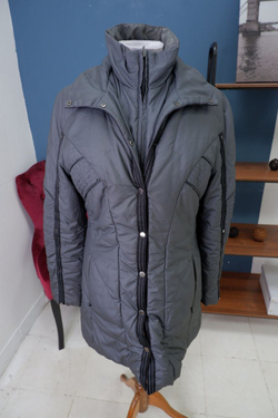 Куртка Finn Flare лаконичная 46/48 размер