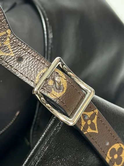 Сумка женская Louis Vuitton Carry All Cargo Vibe , чёрная
