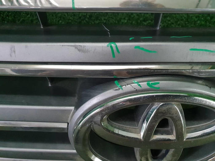 Решетка радиатора Toyota Land Cruiser 200 (2012-2015)