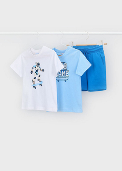 две футболки с шортами