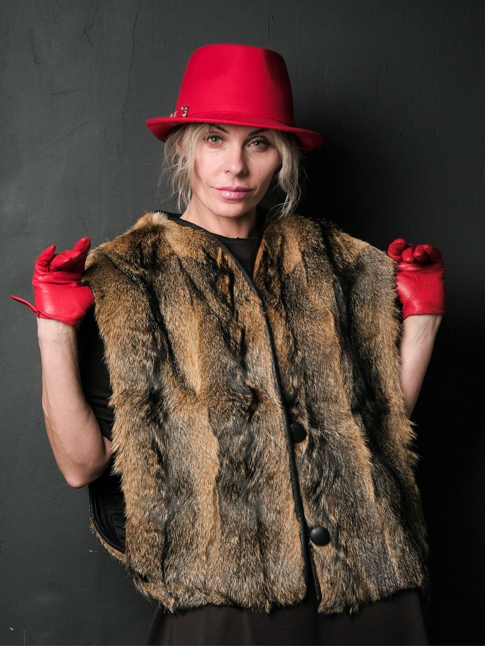 Жилет /мех натуральный кайот