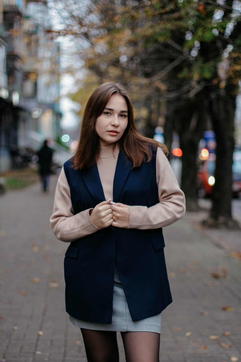 Однобортный удлиненный жилет-пиджак синего цвета