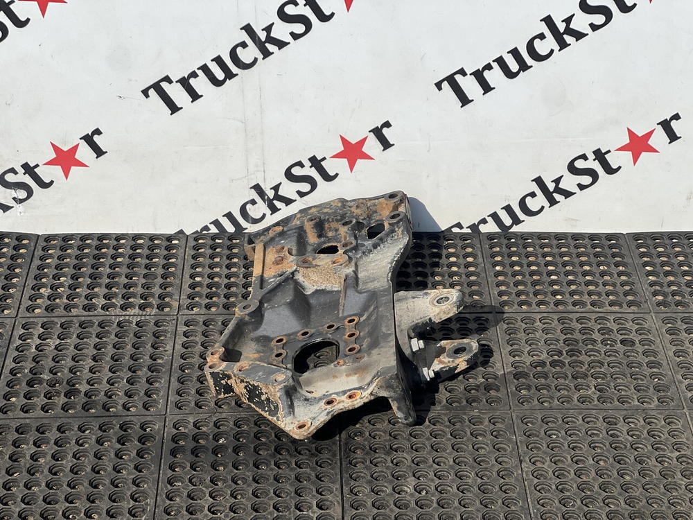 Кронштейн рессоры передний правый 2018г.