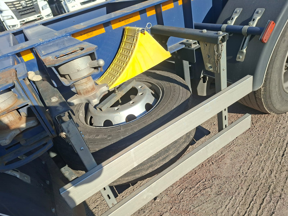 УралСпецТранс 9465* Полуприцеп контейнеровоз 4 оси 946520-A1-04