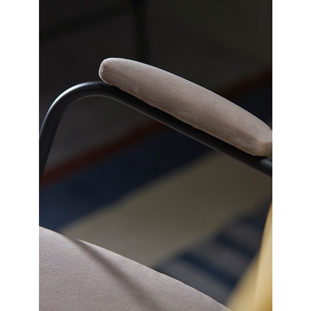 Стул с подлокотниками и контрастным кантом Pea, велюр, желтый/бежевый