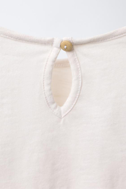 ZARA ФУТБОЛКА С ВОЛАНАМИ И ЦВЕТОЧНОЙ ВЫШИВКОЙ, РОЗОВЫЙ