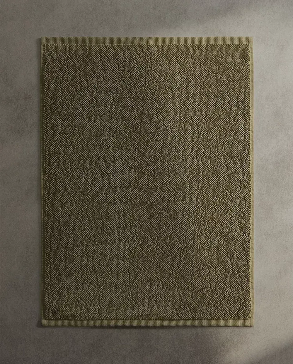 ZARA HOME НЕСКОЛЬЗЯЩИЙ КОВРИК ДЛЯ ВАННОЙ, СВЕТЛЫЙ ХАКИ