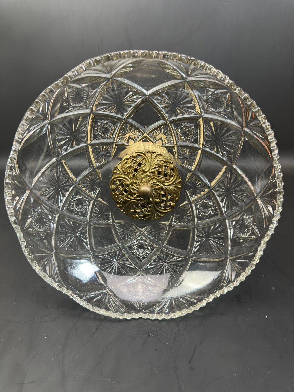 Старинная ваза-конфетница на бронзовой подставке