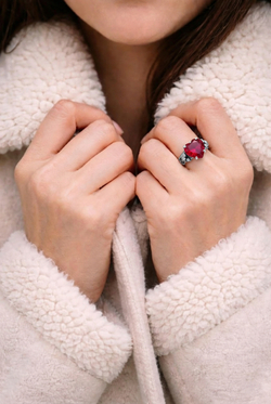 Серебряное кольцо с красным рубином - корундом