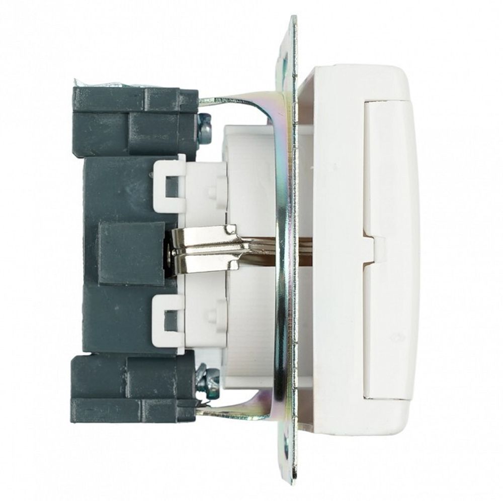 Розетка с заземлением и со шторкой, без рамки с крышкой Stekker Катрин 39302