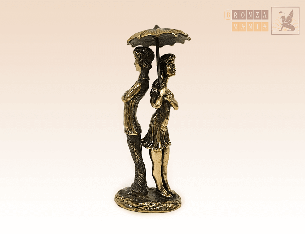 фигурка Влюбленные под зонтиком