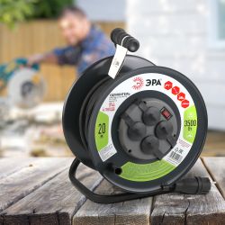 Удлинитель силовой ЭРА RMx-4es-3x2.5-20m-IP44(KG) на металлическая катушке с заземлением 4 розетки КГ 3x2,5м2 20 м 16А | Силовые удлинители