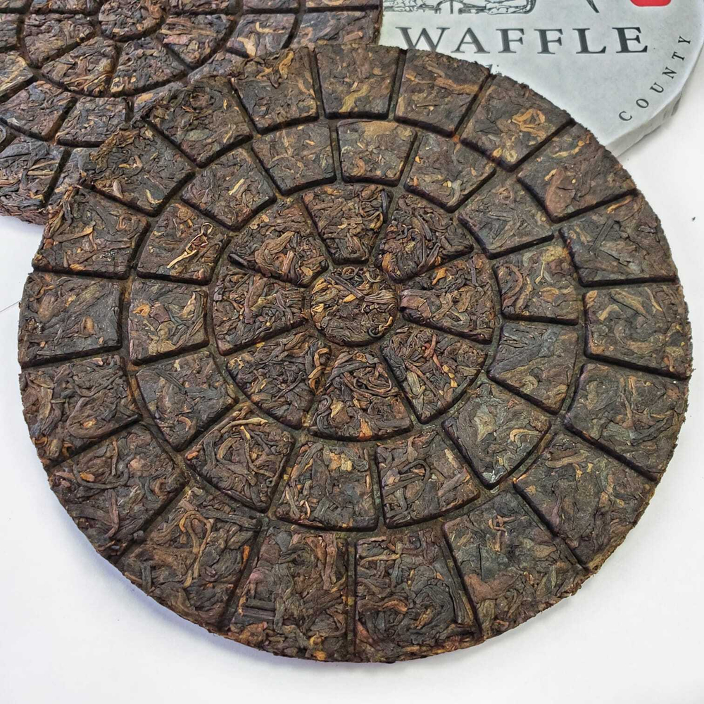 59274 Чай прессованный черный Пуэр Шу "Цзинлун, Waffle Tea" (Мини бин, 200 гр) без бамбука