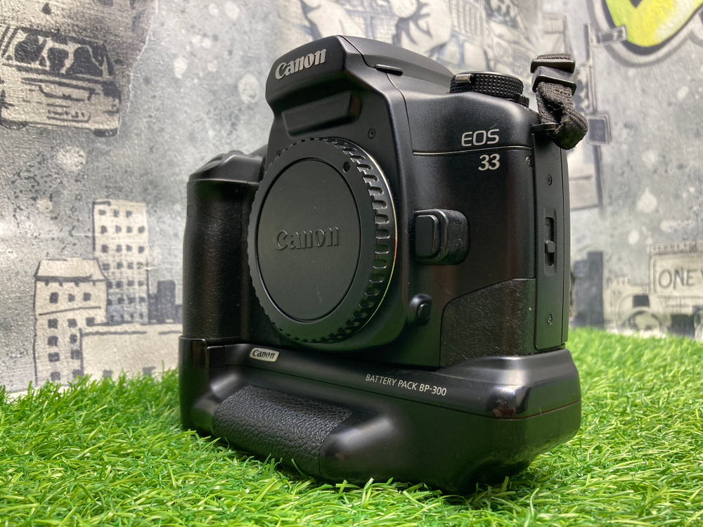 Canon EOS 33 + Battery Pack