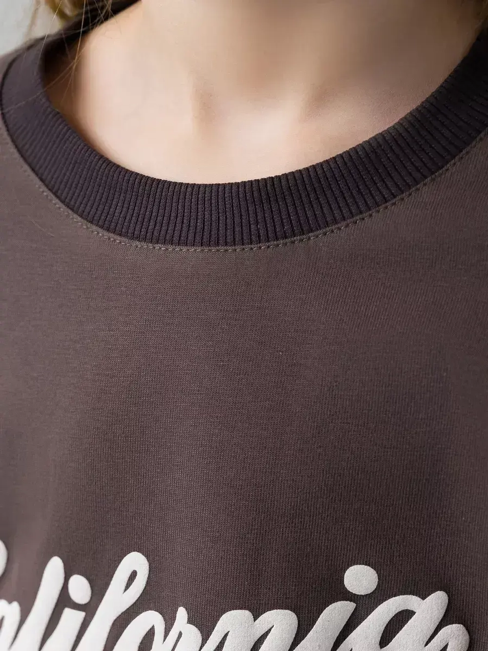 Спортивный костюм для девочки на весну с леггинсами