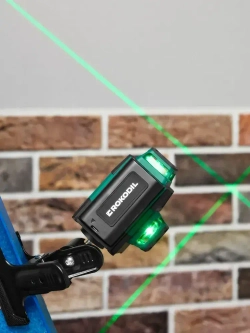 Rokodil / Компактный лазерный уровень 3D, зеленый луч SHARP / RAY AIR, 12 линий, самовыравнивание, аккумулятор на 10 ч, дальность 30 м, максимальная комплектация с пультом и креплением-прищепкой
