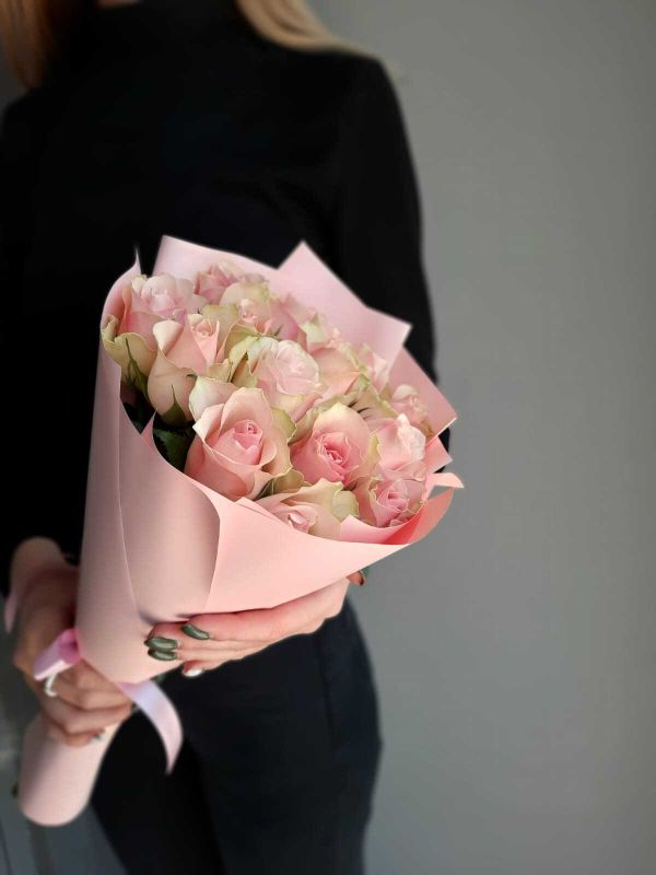 Букет из нежно-розовой букетной розы
