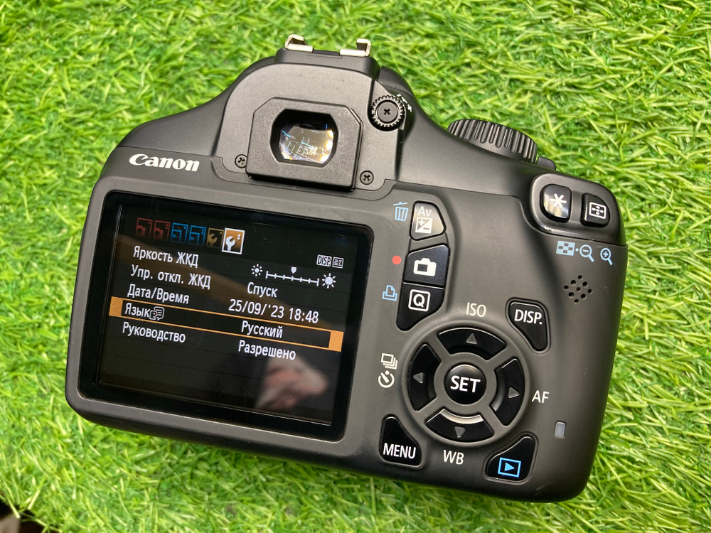 Canon 1100D kit 18-55mm 3.5-5.6 III 6.500 кадров