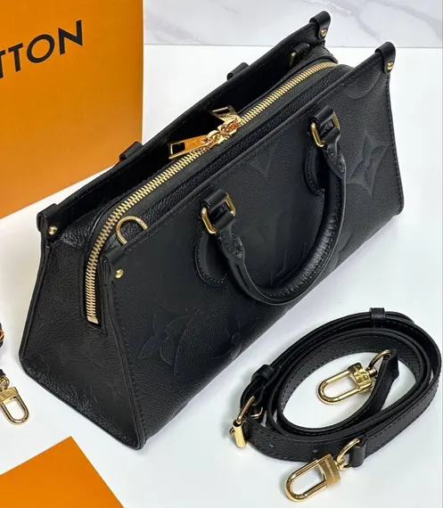 Сумка-тоут LOUIS VUITTON On The Go East West со съемным ремнем-цепочкой с плетёной отделкой из кожи
