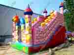 Надувной батут "Веселый замок"