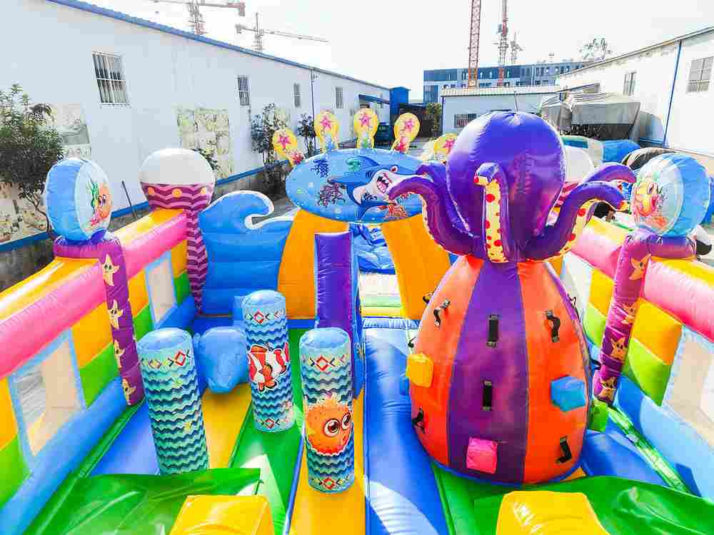 Коммерческий надувной батут с горкой «В гостях у моря 2» 9*5*5 м