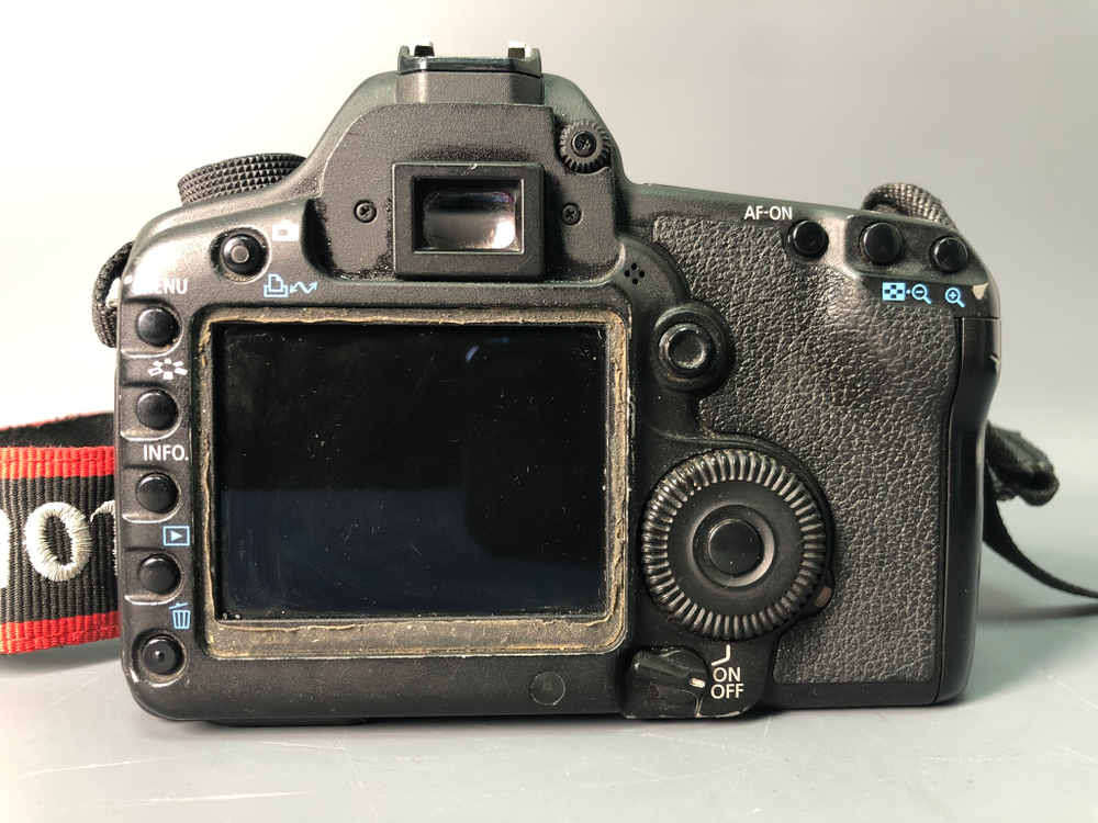 Canon 5D Mark II 429043 кадров пробега, нет экрана