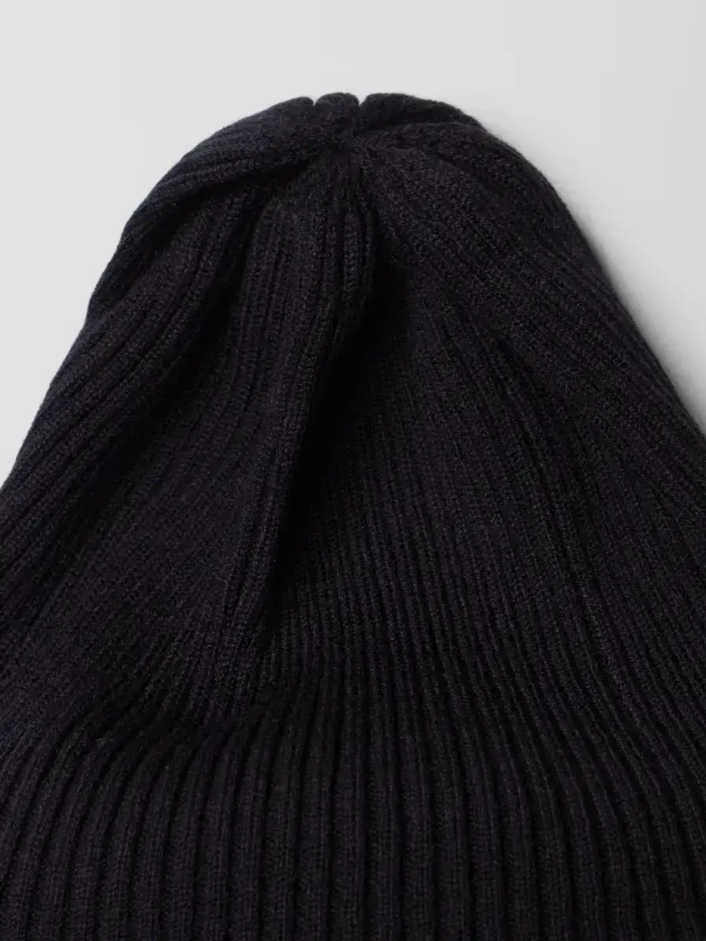 Женская шапка бини на осень