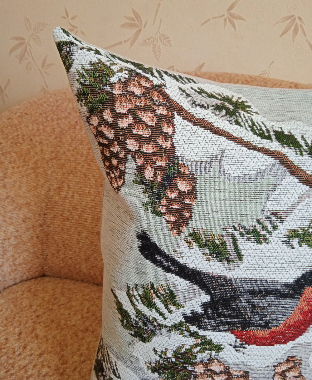 Декоративный гобеленовый чехол для интерьерной подушки Снегири 47х47
