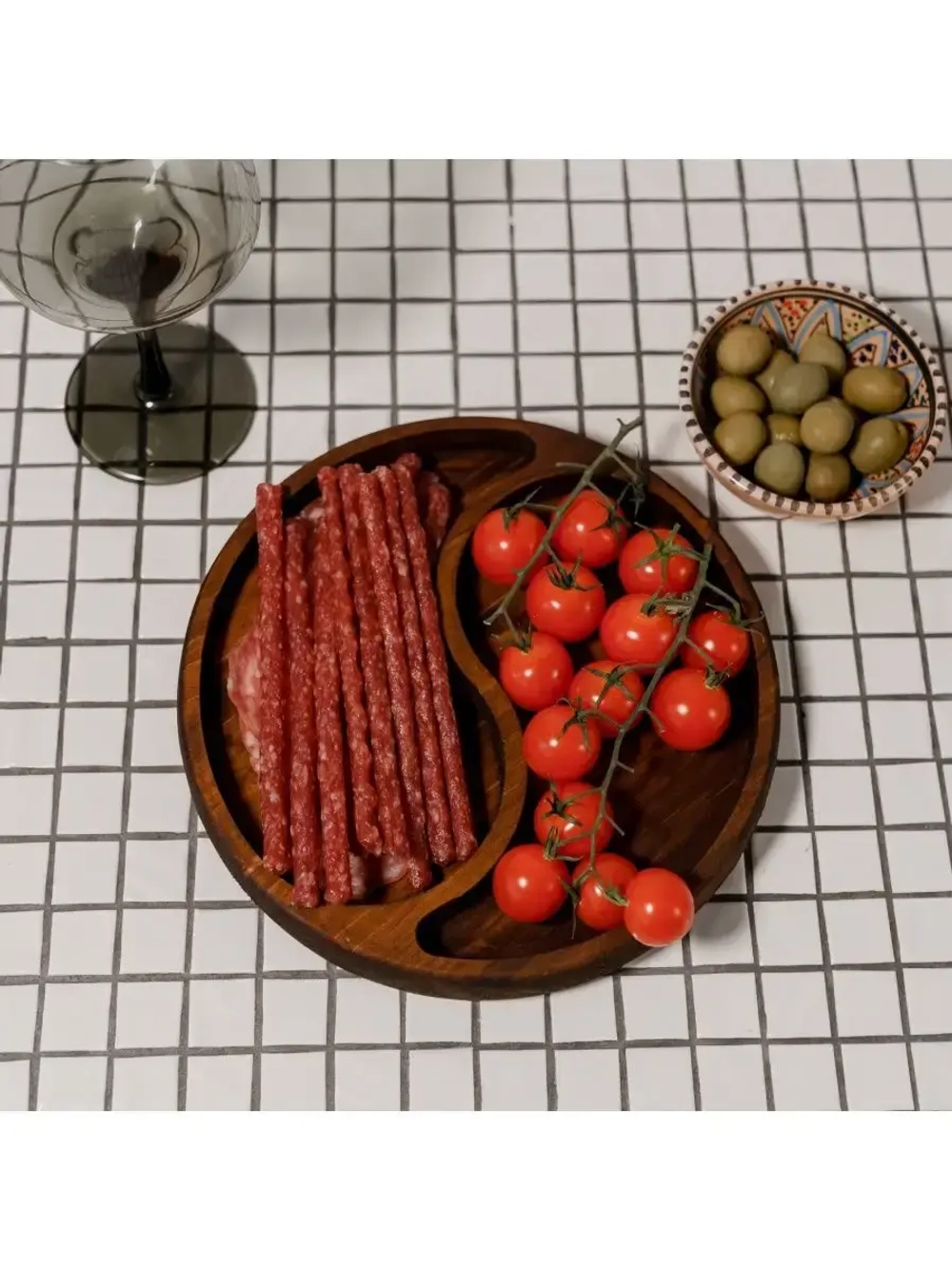 Деревянная менажница "Инь-Янь" из кедра