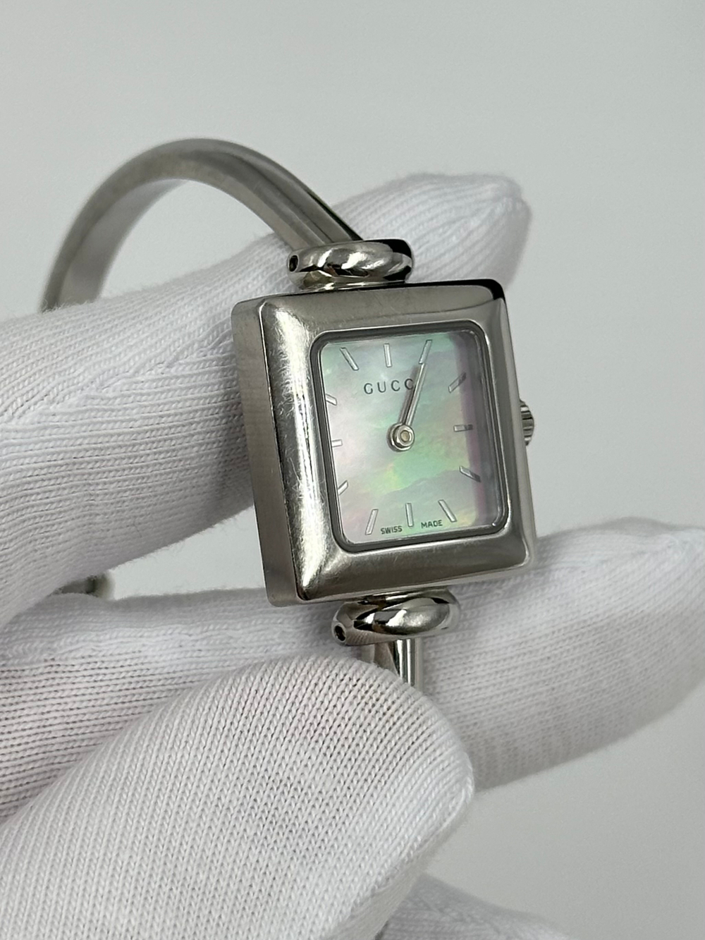 Часы Gucci 1900L