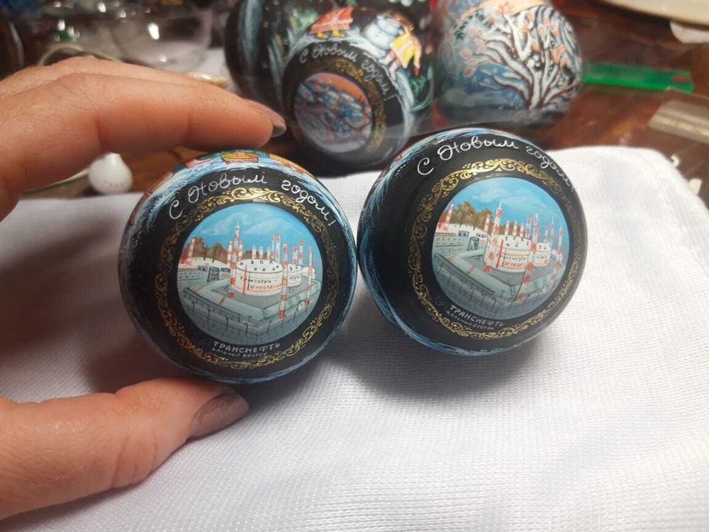 Шар новогодний с логотипом или по индивидуальному сюжету (ручная роспись)