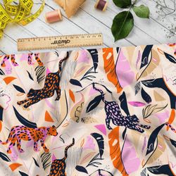 Ткань мембрана яркие леопарды в листьях