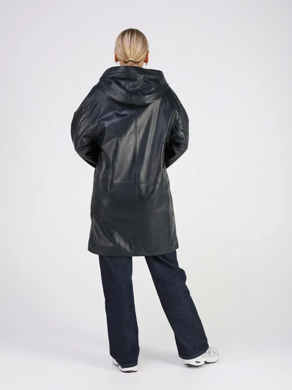 Кожаная куртка демисезонная с капюшоном длинная