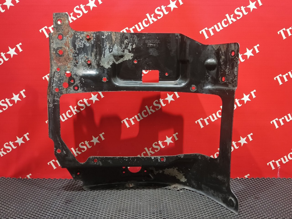 Кронштейн фары левой