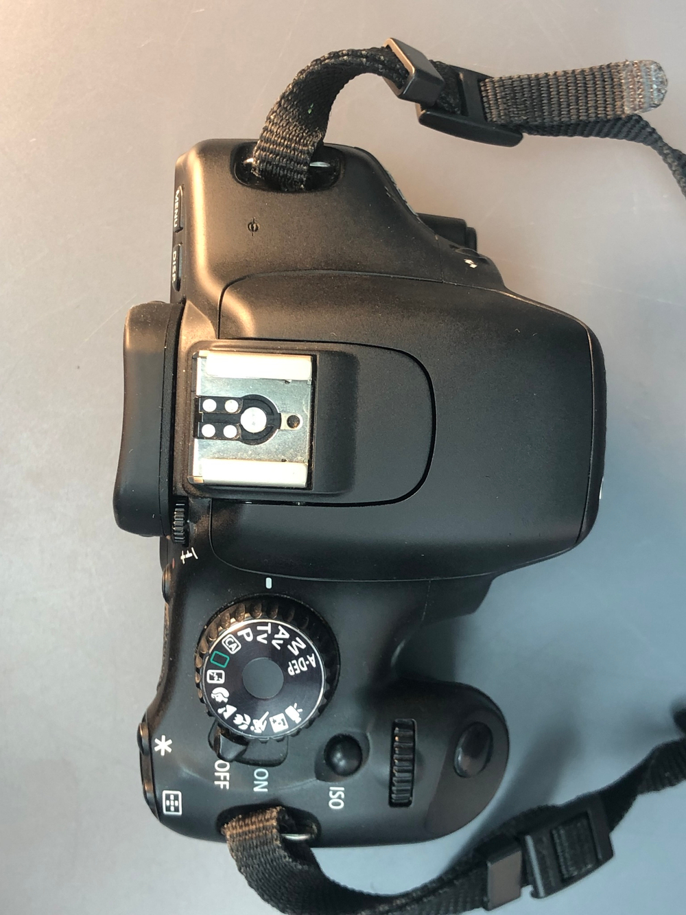 Canon 550D Kit 18-55mm, 12.890 кадров пробега