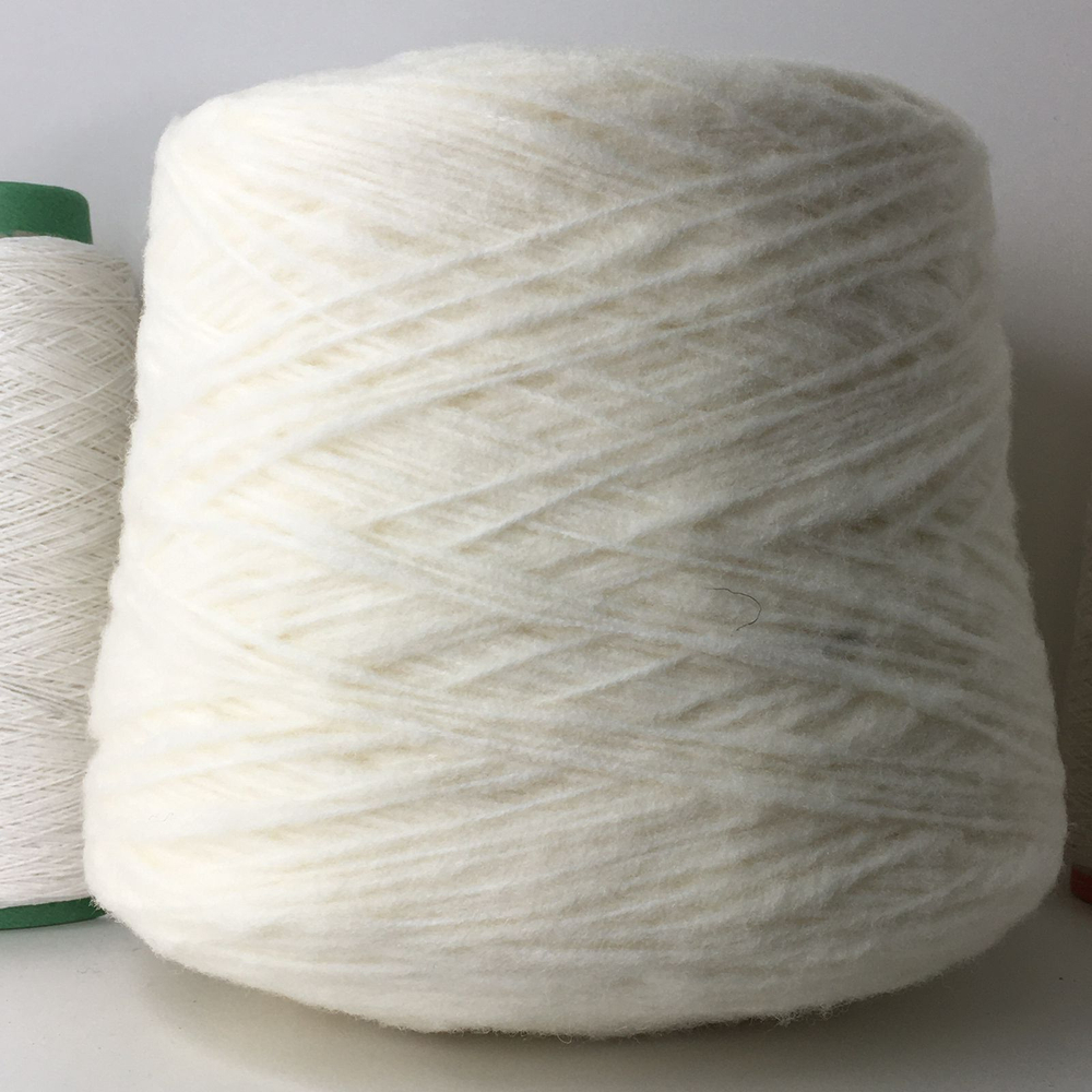 SOFFARAN - Filpucci; 75% вспушенный меринос,  25% п/а; 220м/100гр; col. 5001, цвет: белый, молочный;